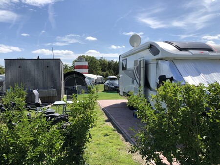 Camperplaats privé sanitair bij speelboerderij